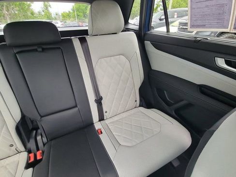 Used 2025 Volkswagen Atlas Cross Sport SEL Premium R-Line image 6