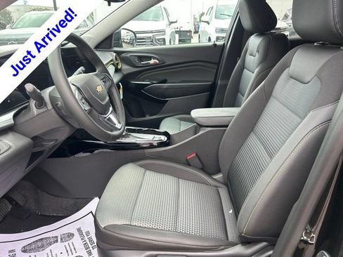 New 2026 Chevrolet Trax LT w/ LT Convenience Package FWD image 15