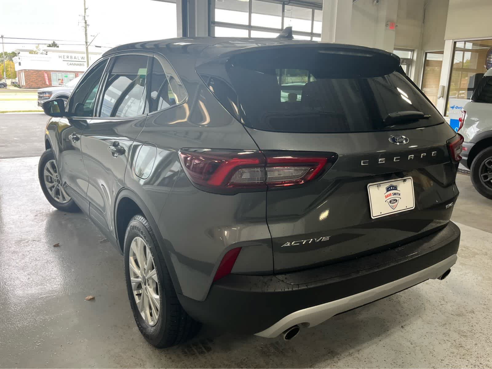 Used 2023 Ford Escape Active AWD/4WD image 2