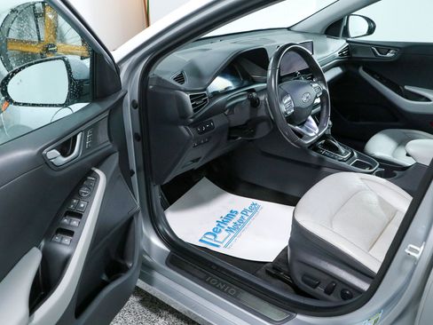Used 2022 Hyundai Ioniq Limited FWD image 3