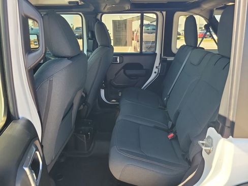 Used 2024 Jeep Wrangler Willys image 14