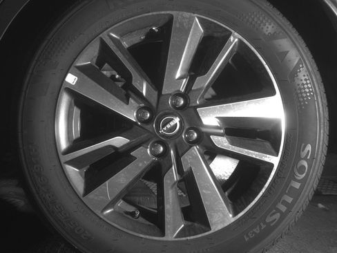 Used 2025 Nissan Versa SV image 14