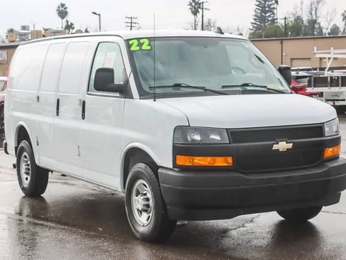 Used 2022 Chevrolet Express 3500 w/ Driver Convenience Package image 5