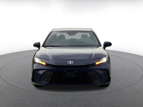 Used 2025 Toyota Camry SE image 4