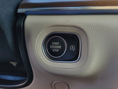 Certified 2025 Mercedes-Benz GLS 450 4MATIC image 17