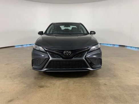 Used 2023 Toyota Camry SE image 2