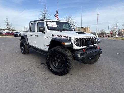 Certified 2024 Jeep Gladiator Mojave w/ Technology Group image 2