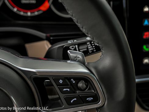 Used 2022 Porsche Cayenne Platinum Edition image 37
