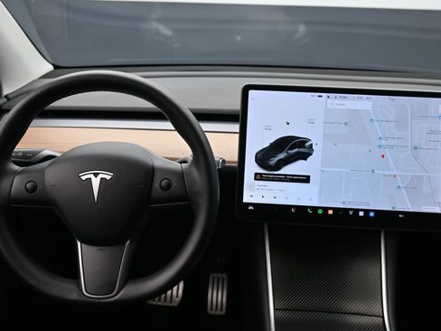 Used 2020 Tesla Model Y Performance image 11