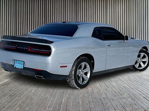 Used 2022 Dodge Challenger SXT image 13
