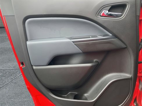 Used 2018 Chevrolet Colorado Z71 image 36