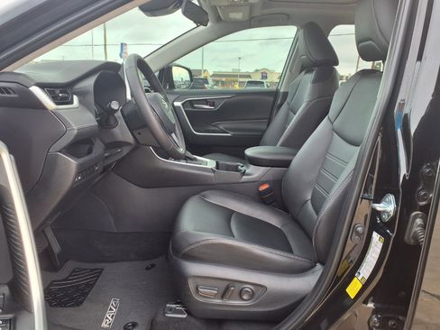 Used 2025 Toyota RAV4 XLE Premium FWD image 25