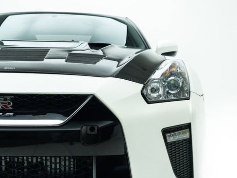 Used 2013 Nissan GT-R Black Edition image 7