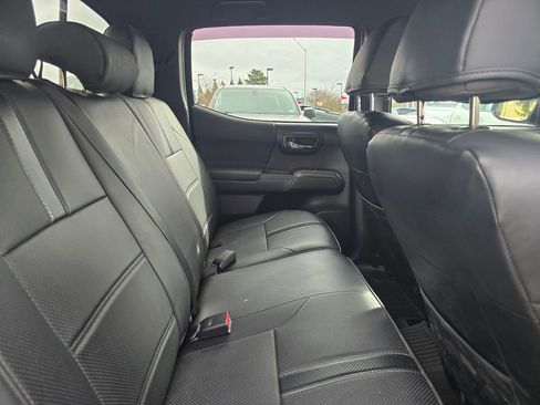 Used 2017 Toyota Tacoma TRD Off-Road w/ Tow Package image 46