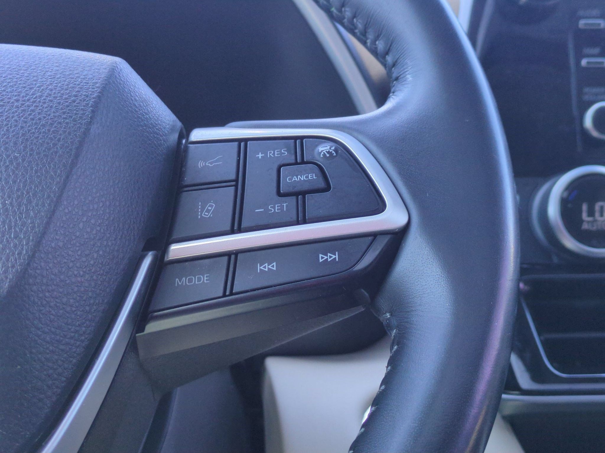 Used 2022 Toyota Highlander XLE FWD image 17