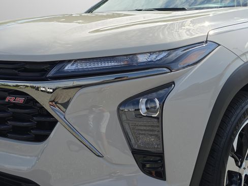New 2026 Chevrolet Trax RS w/ Sunroof Package FWD image 13