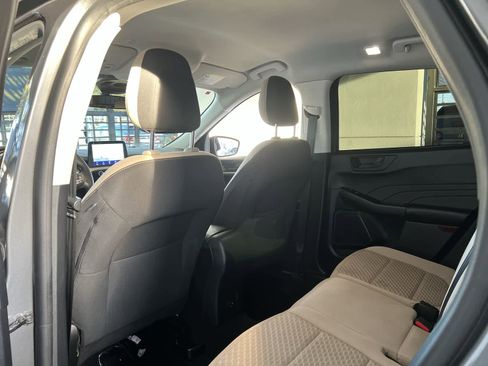 Used 2022 Ford Escape SE w/ SE Sport Appearance Package image 11