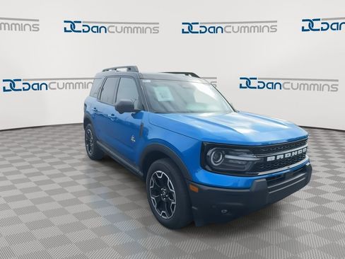 Used 2025 Ford Bronco Sport Outer Banks w/ Outer Banks Tech Package+ AWD/4WD image 2