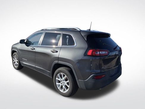 Used 2017 Jeep Cherokee Latitude w/ Cold Weather Group image 3