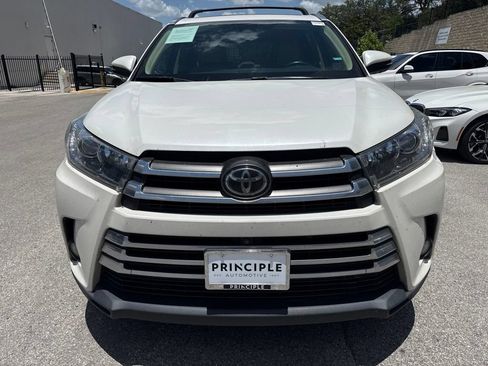 Used 2017 Toyota Highlander Limited Platinum FWD image 2