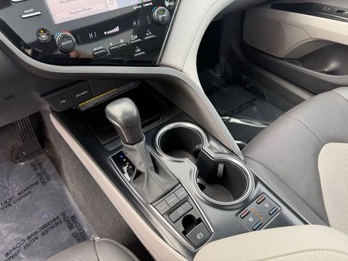 Used 2020 Toyota Camry XLE image 13