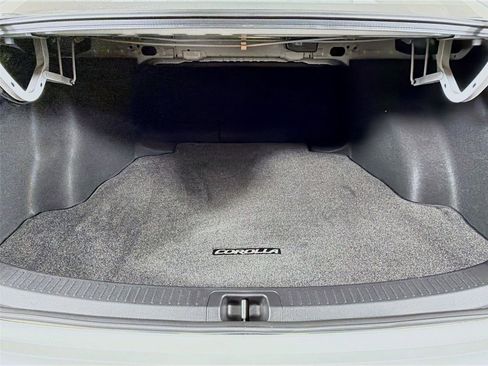 Used 2023 Toyota Corolla SE w/ Carpet Mat Package (TMS) image 22