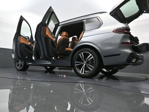 Used 2026 BMW X7 xDrive40i w/ M Sport Package image 53