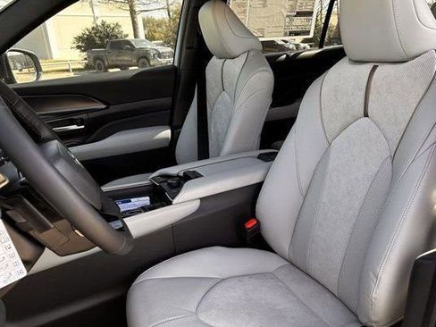 New 2026 Toyota Grand Highlander AWD Hybrid image 24