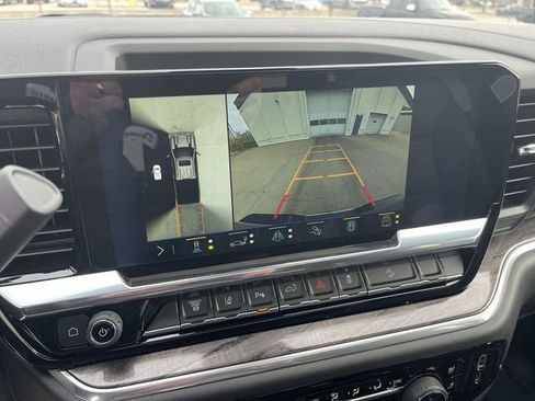 Used 2025 Chevrolet Silverado 2500 LTZ w/ LTZ Convenience Package image 21