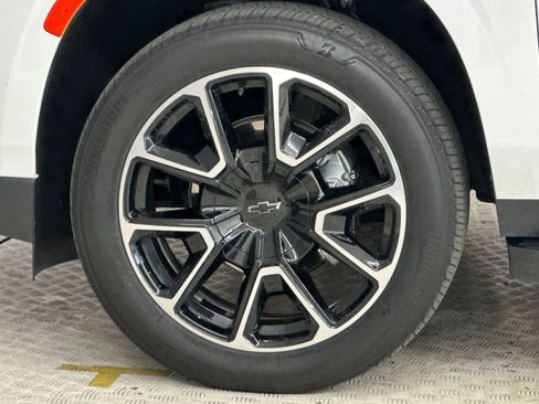 Used 2022 Chevrolet Suburban RST w/ Luxury Package image 11