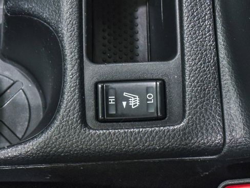 Used 2017 Nissan Rogue SV image 33