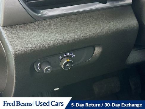 Used 2022 Chevrolet Traverse LT w/ LT Premium Package image 12