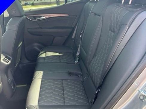 Used 2023 Buick Envision Avenir AWD/4WD image 28