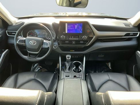Used 2023 Toyota Highlander XLE image 12