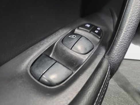 Used 2015 Nissan Rogue SV AWD/4WD image 26