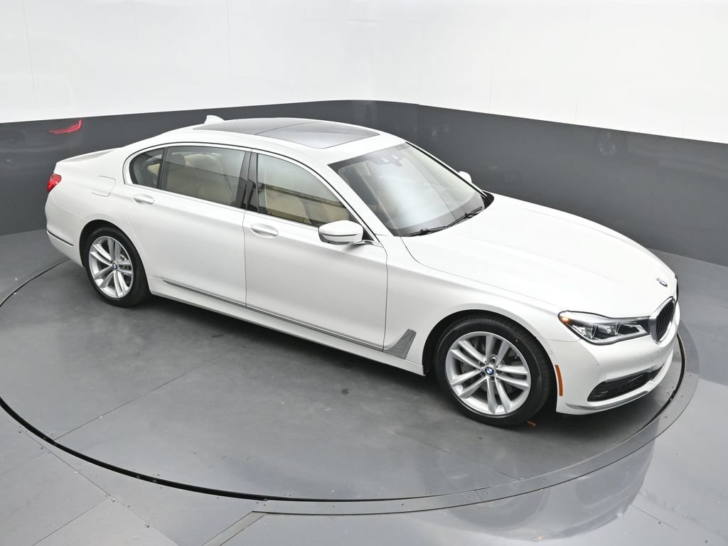 Used 2019 BMW 750i w/ Executive Package RWD image 40