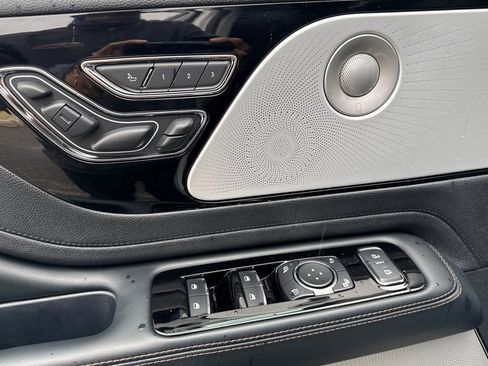 Used 2025 Lincoln Aviator Reserve w/ Luxury Package image 11