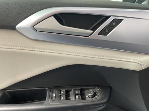 New 2026 Volkswagen Taos SE AWD/4WD image 10