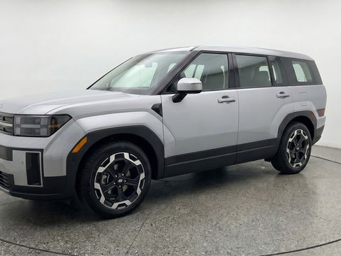 Used 2025 Hyundai Santa Fe SEL image 3
