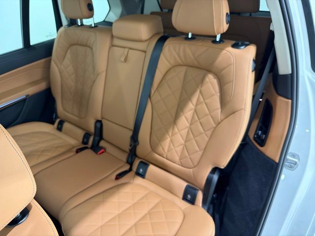 Used 2026 BMW X7 xDrive40i AWD/4WD image 16