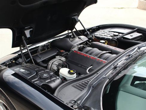 Used 2002 Chevrolet Corvette Convertible w/ Preferred Equipment Group2 RWD image 40