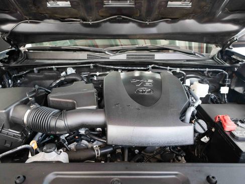 Used 2022 Toyota Tacoma TRD Sport AWD/4WD image 30