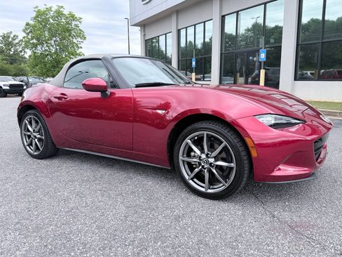 Used 2021 MAZDA MX-5 Miata Grand Touring RWD image 2
