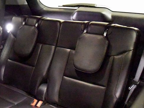 Used 2020 Ford Explorer XLT w/ Equipment Group 202A image 4