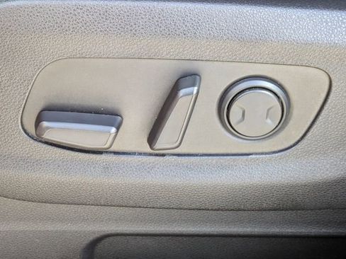 Used 2022 Kia Carnival LX image 22