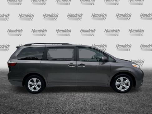 Used 2016 Toyota Sienna LE FWD image 11