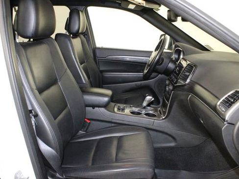 Used 2022 Jeep Grand Cherokee Limited image 17