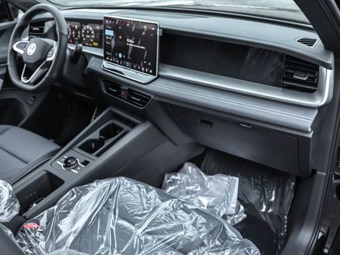 New 2026 Volkswagen Tiguan SE R-Line image 39