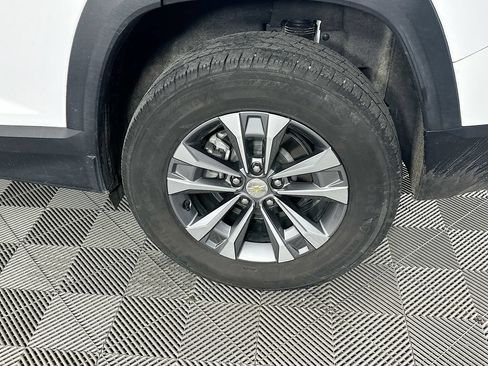 Used 2025 Chevrolet Equinox LT FWD image 40
