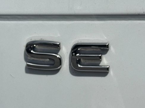 Certified 2024 Volkswagen Tiguan SE AWD/4WD image 38